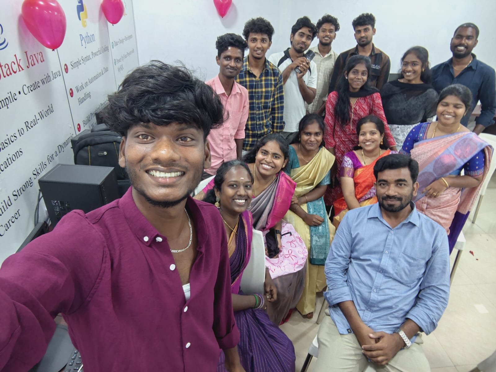 Students and staff at Techmaax Thillai Nagar in front of the course banners