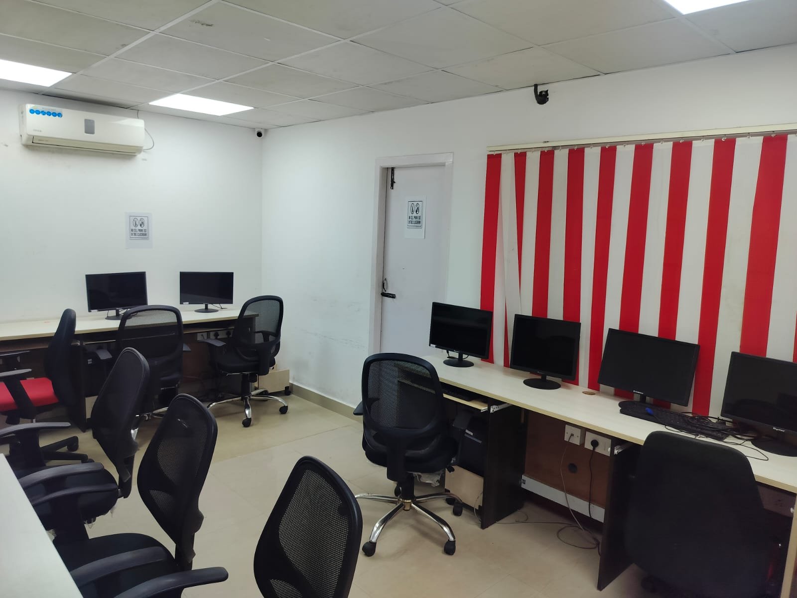 Computer lab at the Techmaax Velachery centre
