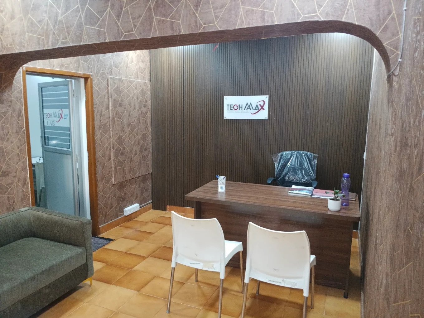 Techmaax Avadi Counselling & Manager Desk