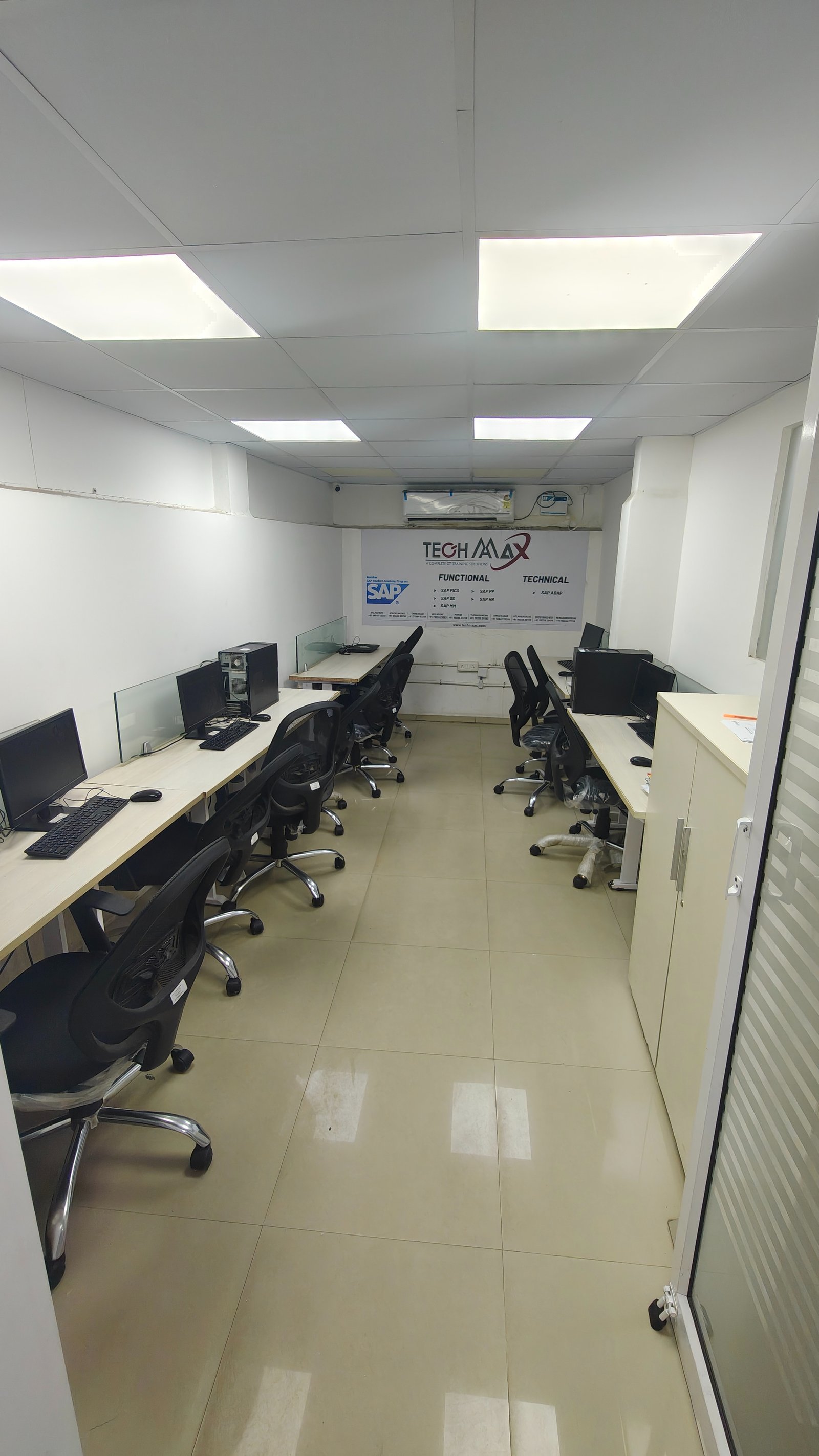 Techmaax Guduvanchery Counselling & Manager Desk
